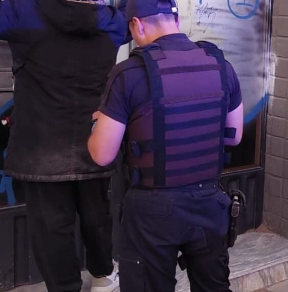 Llevaba 4 gramos de cocaína e intentó descartarla&hellip;