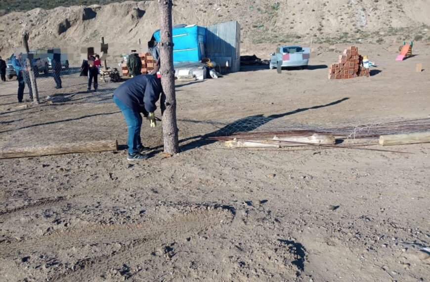 Retiraron el cercado de un terreno usurpado pero…