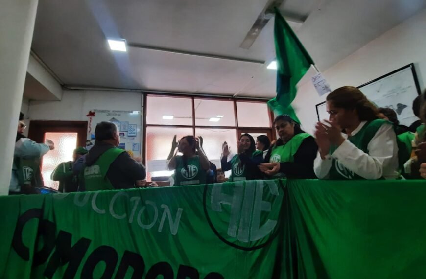 ATE denuncia abuso y persecución laboral con auxiliares de la educación