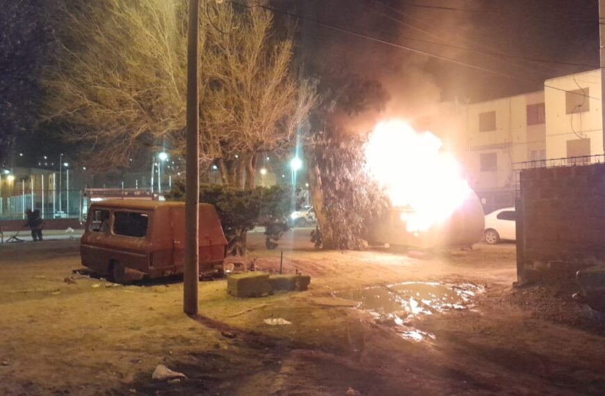 Incendiaron una casilla rodante en las 1008