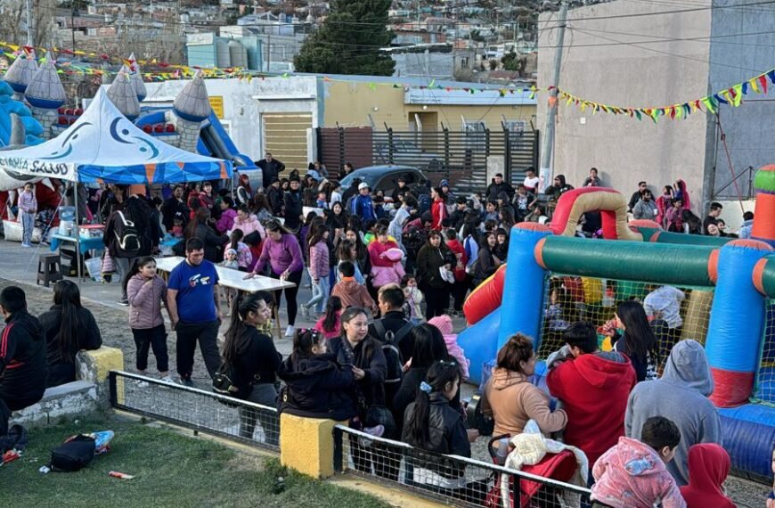 La Murga «Soles y Lunas» festejó el día&hellip;