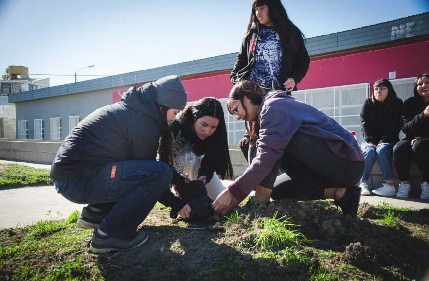 Urbana celebró el Día del Árbol con alumnos de la Escuela Nº 737