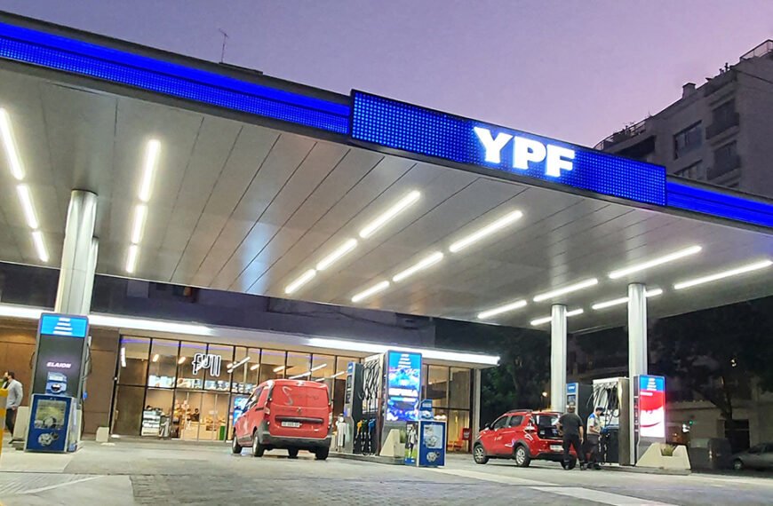 YPF anunció que bajó los precios de la nafta y el gasoil