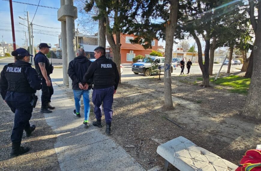 Vio a dos hombres sustrayendo mercadería de una&hellip;