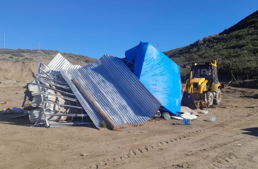 Desalojaron a la familia que usurpó un terreno en barrio Aeronáutico