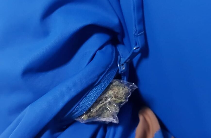 Quiso pelear con la policía y le encontraron…