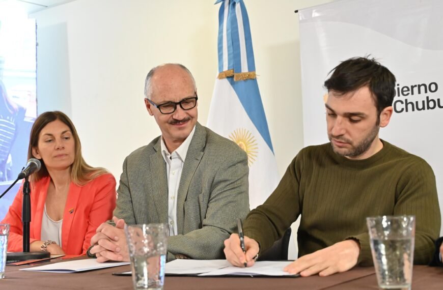 Torres encabezó la firma de un histórico convenio…