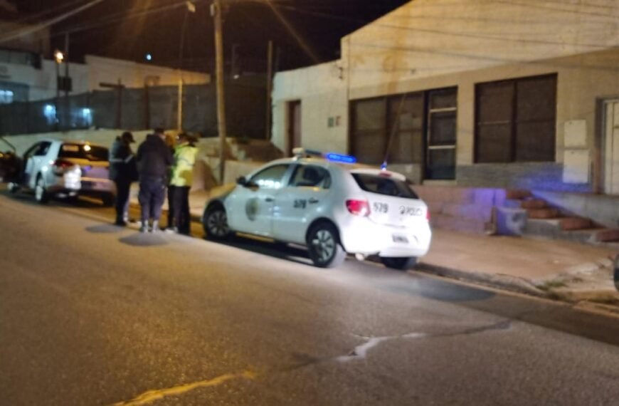 Manejaba borracho y se quedó dormido