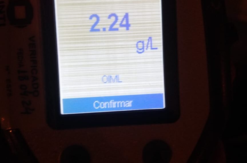 Manejaba borracho, se quedó dormido y quiso pelear&hellip;