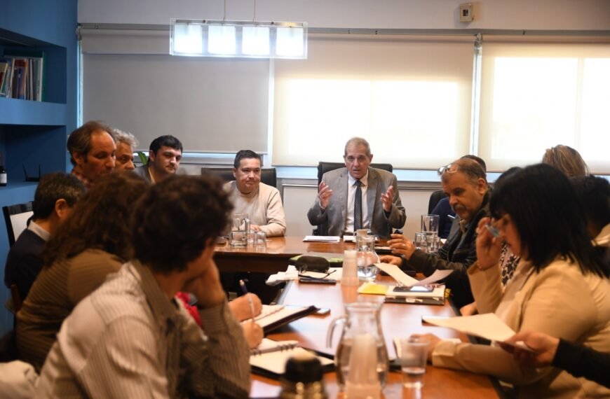 El Gobierno provincial junto a gremios de la&hellip;