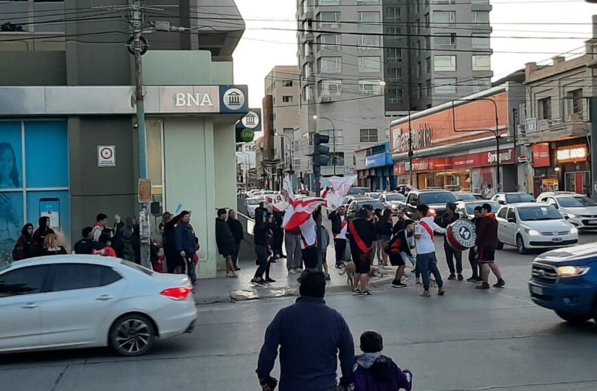 40 hinchas de River se concentraron en el&hellip;