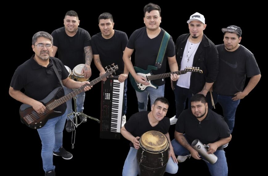 Lunáticos se presenta en el Café Cultural