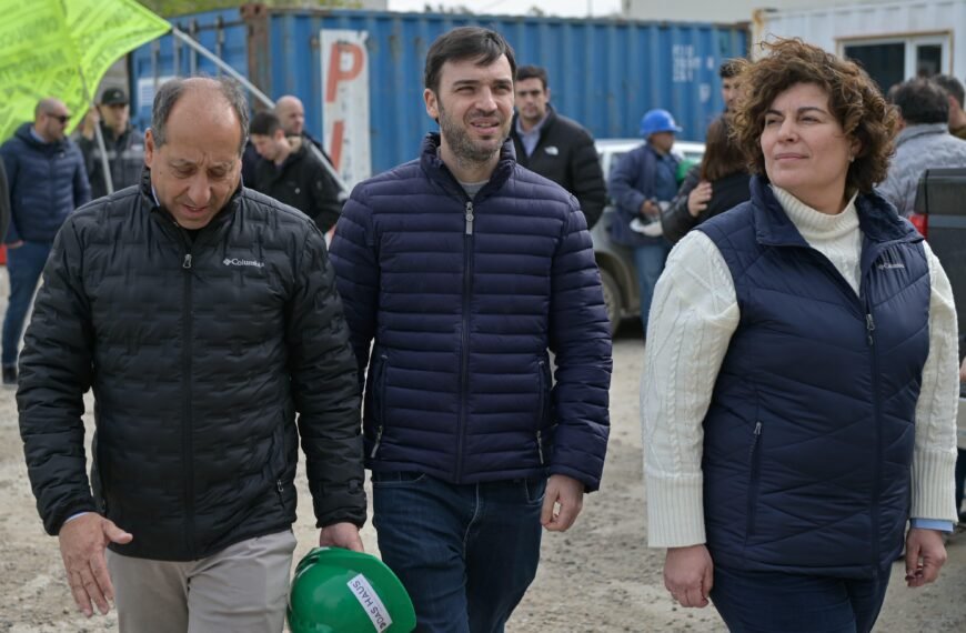 Torres recorrió la ampliación de la Escuela N° 722 de Comodoro: «Logramos que los chicos estén en las aulas y vamos a garantizarles una educación de calidad»