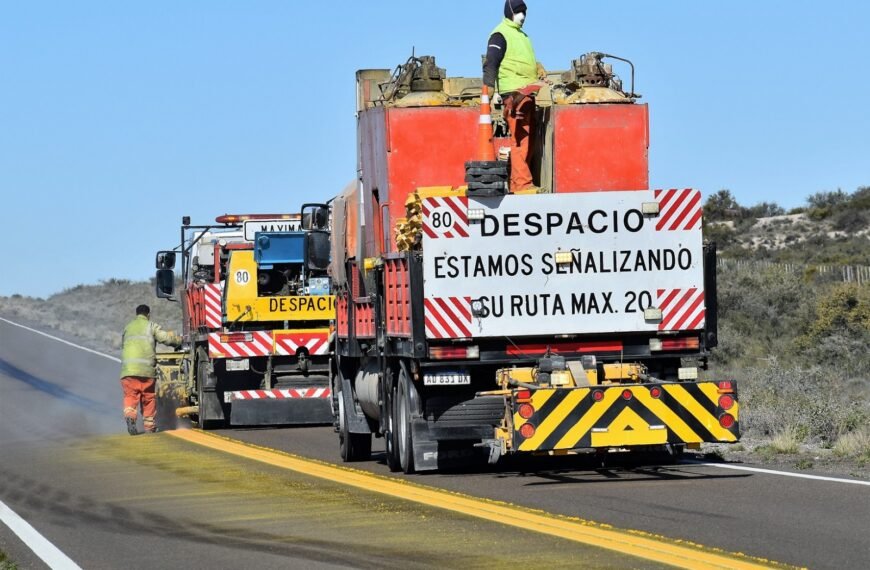 Vialidad Nacional realiza tareas de señalamiento horizontal en la Ruta Nacional 3