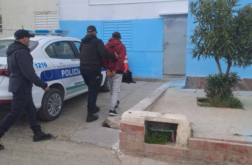 Caminaba por el barrio Moure y lo reconocieron&hellip;