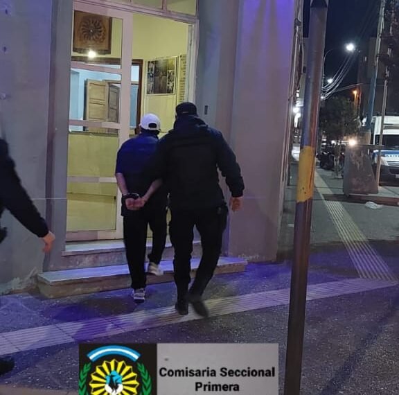 Tenía pedido de captura y lo encontraron caminando&hellip;