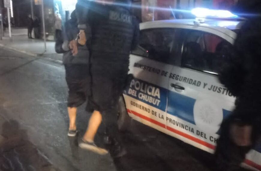 Amenazó con un arma blanca a una persona&hellip;