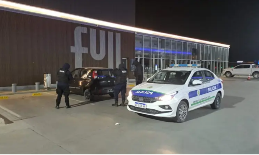 Lo atraparon robando tres rollos de papel higiénico