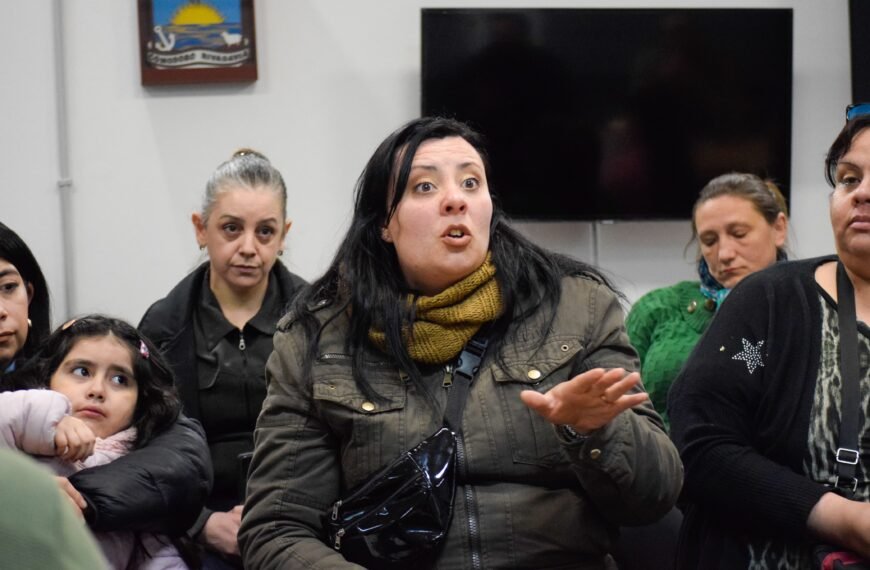 Los padres de la escuela de Astra se reunieron con concejales por el transporte escolar