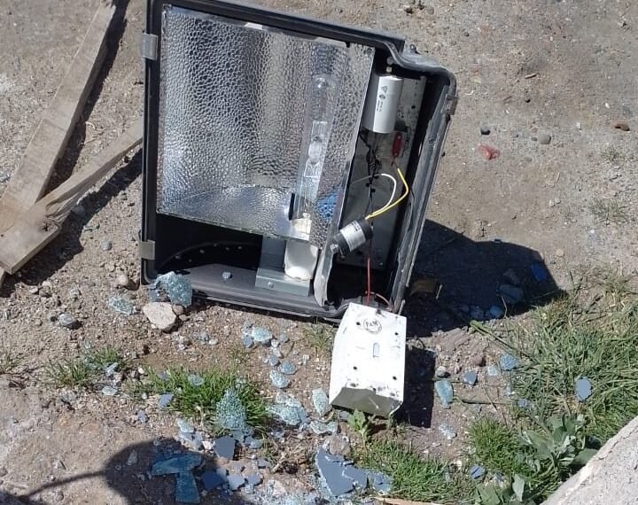 Robaron y provocaron daños en la vecinal del barrio Malvinas Argentinas