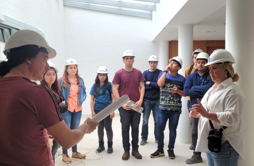 Alumnos de Ingeniería Civil recorrieron la construcción de la sede central de Seros
