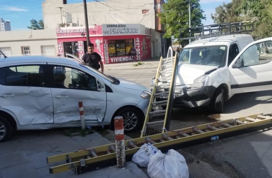 Choque con lesionados en Alsina y Dorrego