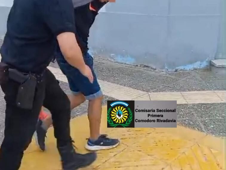 Detienen a joven por intentar robar en un&hellip;