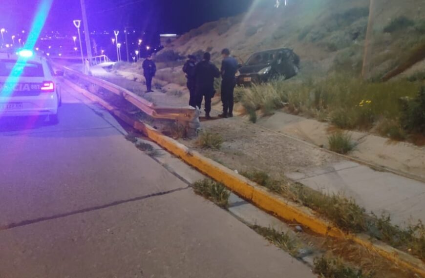 Despiste vehicular en Ruta 3 deja dos heridos