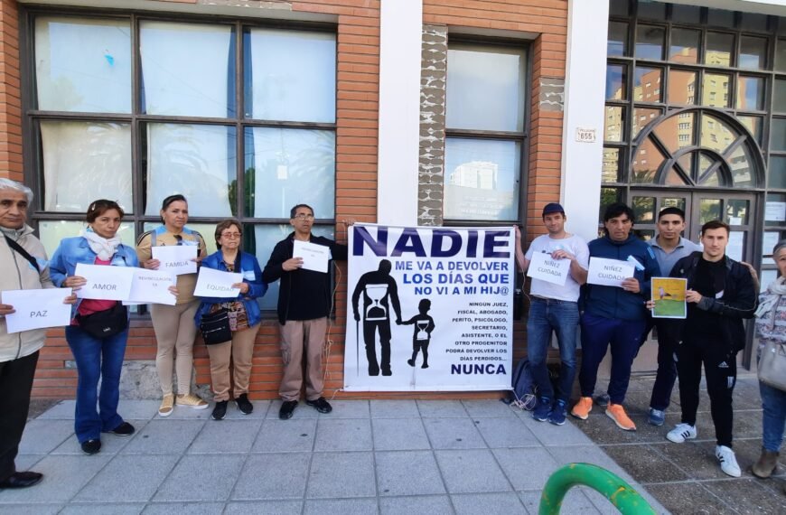 Padres y abuelos en lucha reclamaron en el&hellip;