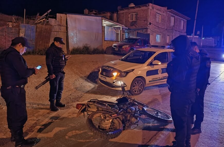 Circulaba en una moto robada, escapó de un&hellip;
