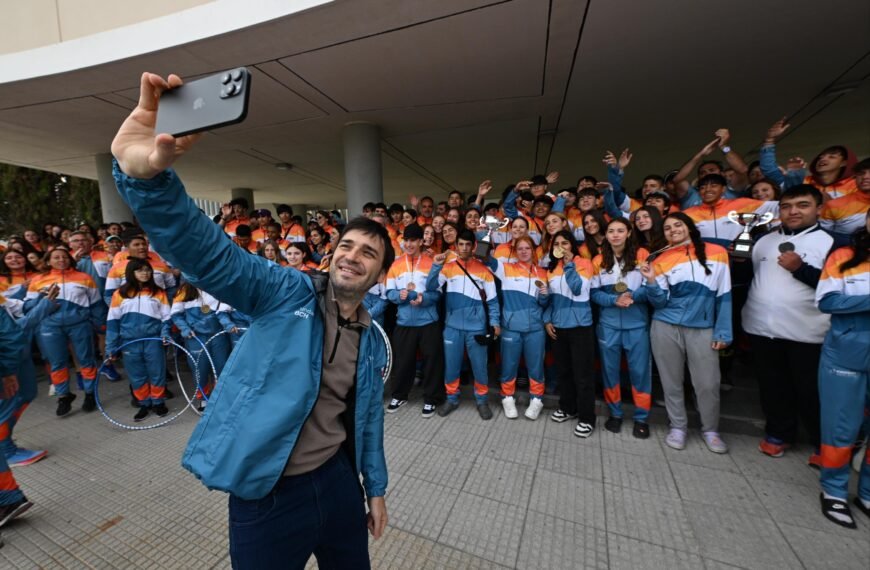 Torres recibió a más de 350 jóvenes que participaron de los Juegos Evita: “Son un orgullo para nuestra provincia”