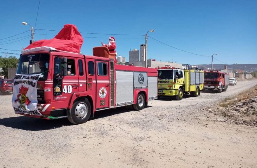Bomberos de Comodoro Rivadavia organizan colecta de golosinas para regalar a niños en Navidad