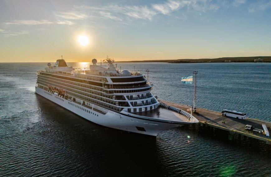 El crucero Viking Jupiter llega a Puerto Madryn en plena temporada