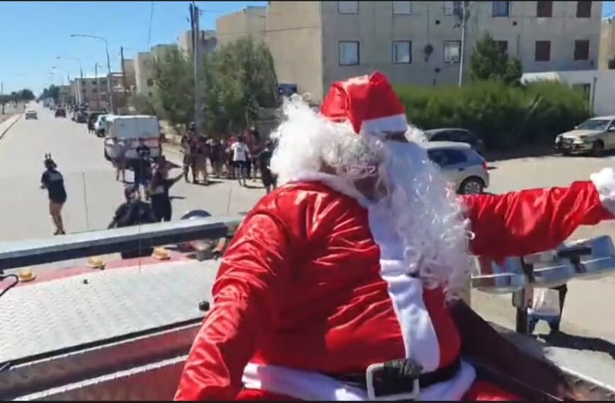 Bomberos de Comodoro invitan a actividades solidarias para recaudar caramelos y alegrar la Navidad de los niños