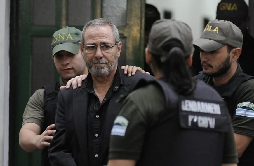 Ricardo Jaime se entrega para cumplir condena por la tragedia de Once