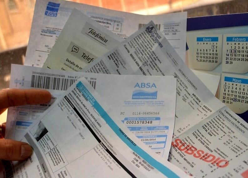 Imputan a 95 empresas por cobrar tasas indebidas en sus facturas