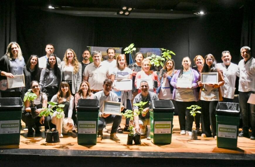 Diez escuelas primarias de Sarmiento recibieron la certificación en educación ambiental