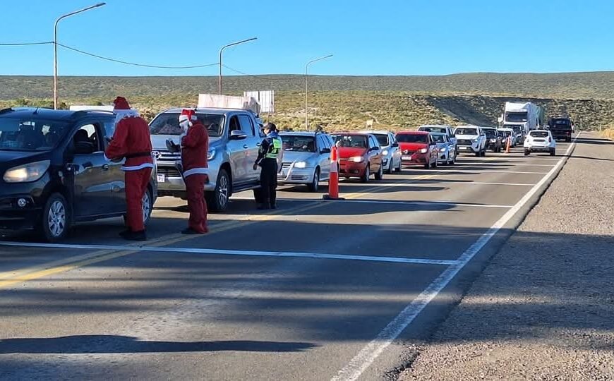 Papá Noel concientizó a los automóvilistas en el Puesto Ramón Santos