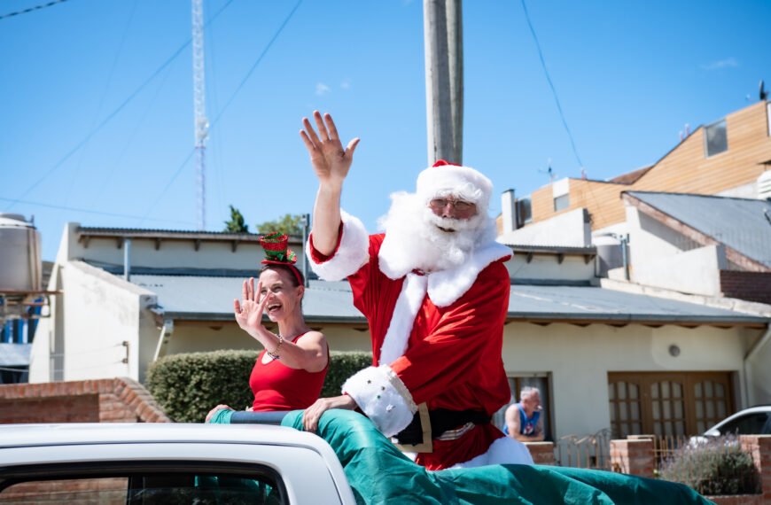 Papá Noel llega a Rada Tilly para disfrutar una tarde mágica y llena de ilusión