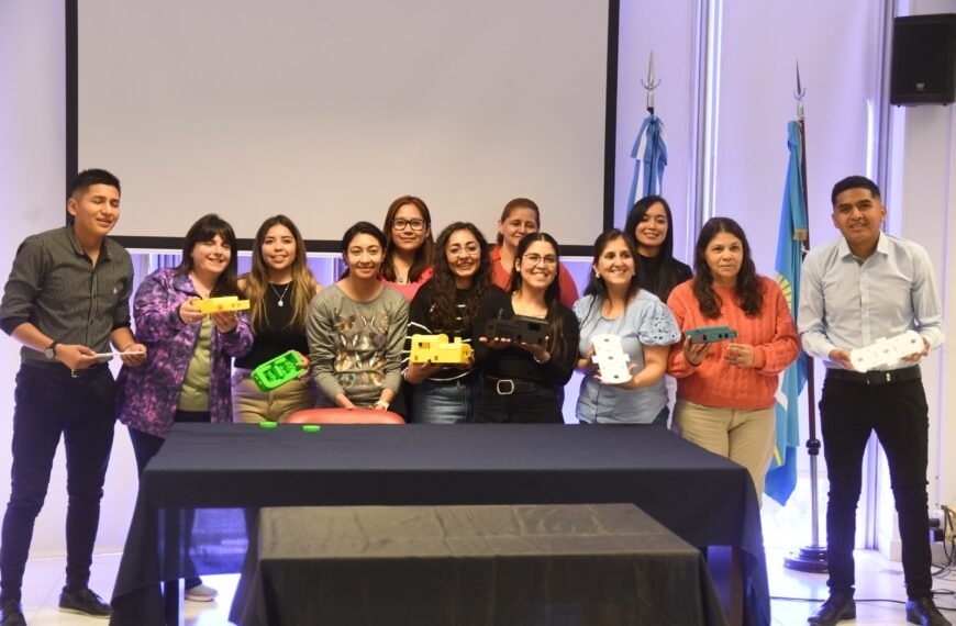 Finalizó con éxito el programa que prepara a docentes para incluir robótica en las aulas