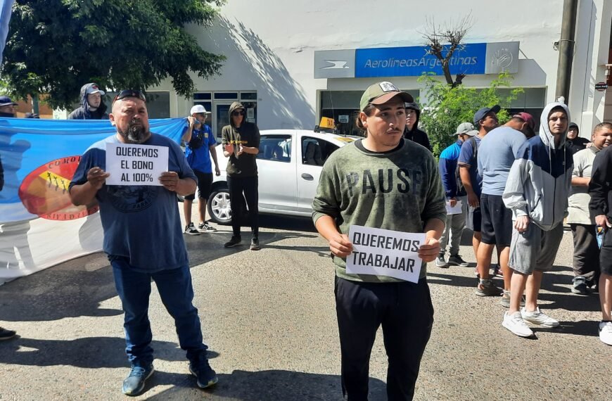 Trabajadores informales de la municipalidad reclaman por mejoras