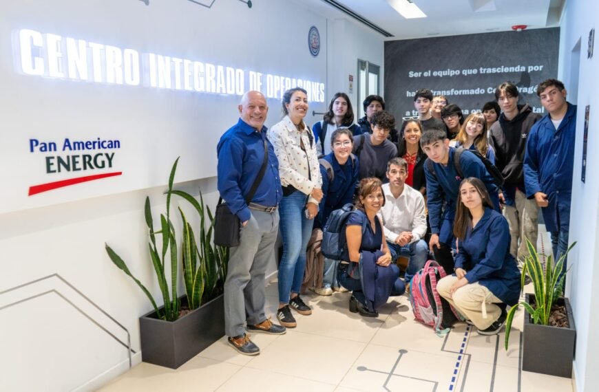 Estudiantes y docentes de escuelas técnicas recorrieron el Centro Integrado de Operaciones de PAE en Comodoro