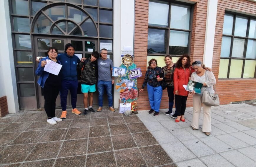 Padres, madres y abuelos en lucha se movilizaron en el Juzgado de Familia