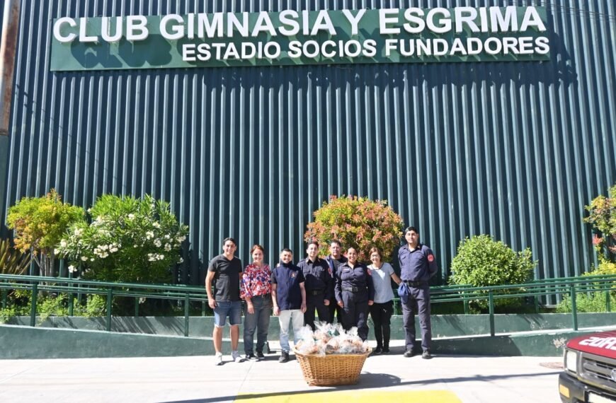 Comodoro Solidario entregó más de 400 pan dulces como gesto navideño