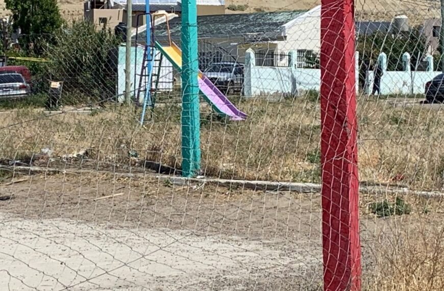 Vecinos de Castelli Oeste preocupados por el estado de abandono de la plaza