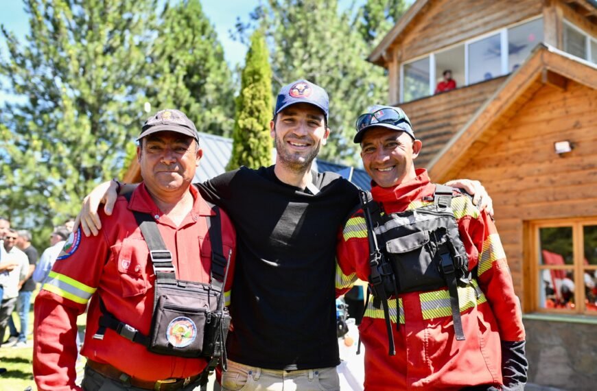 Torres encabezó entrega de equipamiento a brigadistas para reforzar las tareas de prevención de incendios en la Cordillera