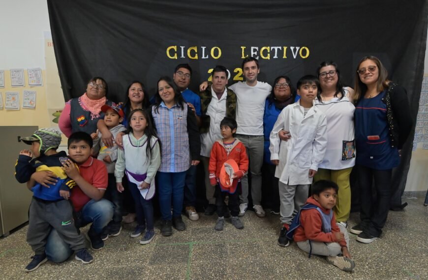 «Somos la primera provincia de todo el país en empezar las clases y vamos a garantizar los 190 días del ciclo lectivo»