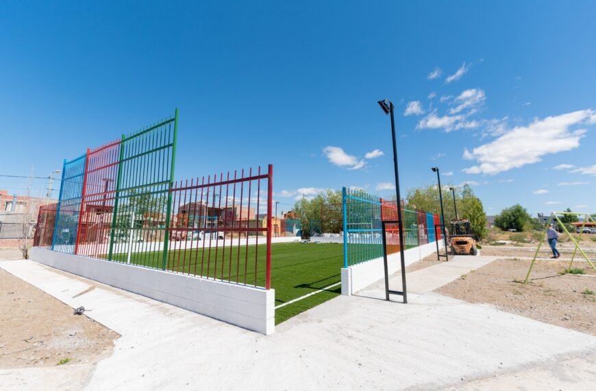 El intendente supervisó los avances de obra en el Playón Mujica de Km.8