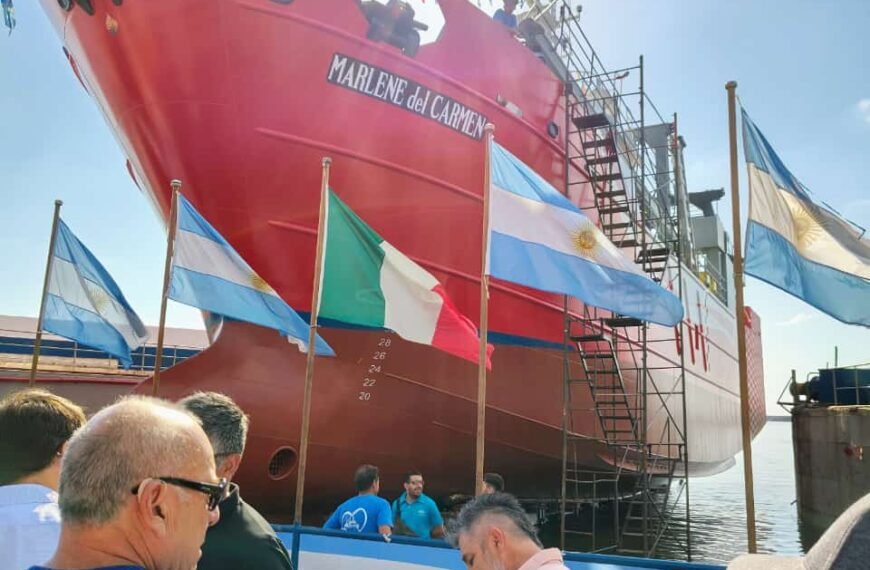 Provincia acompañó la botadura de un nuevo buque pesquero que operará desde el puerto de Comodoro