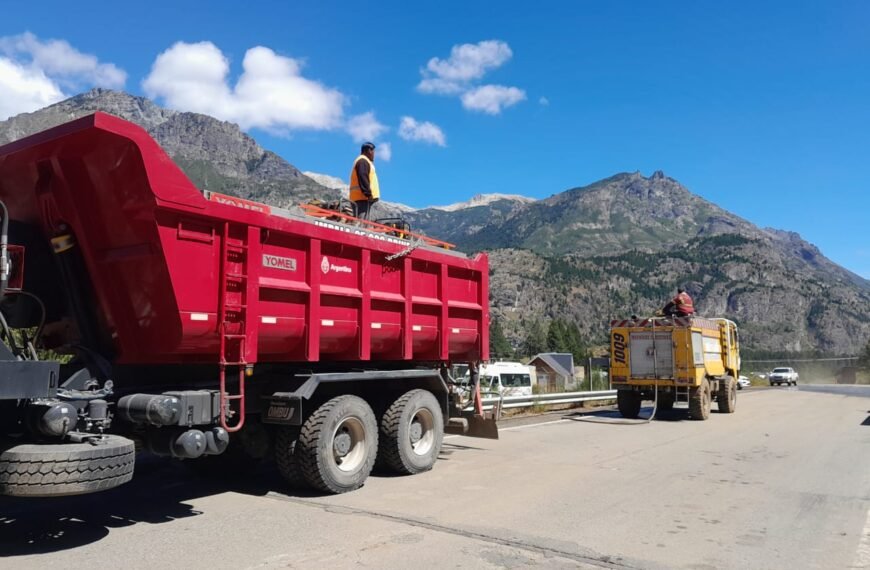Vialidad Nacional aporta equipamiento en el incendio de «El Pedregoso»